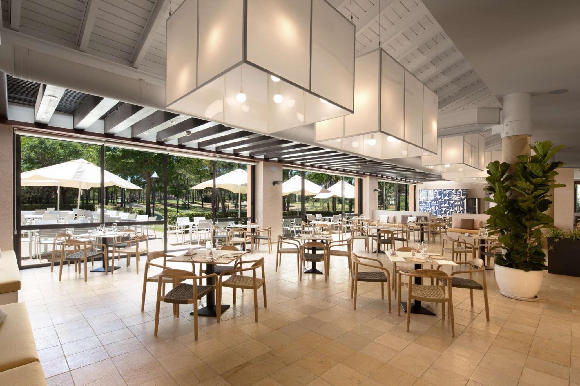 Doubletree By Hilton Islantilla Beach Golf Resort Exteriör bild